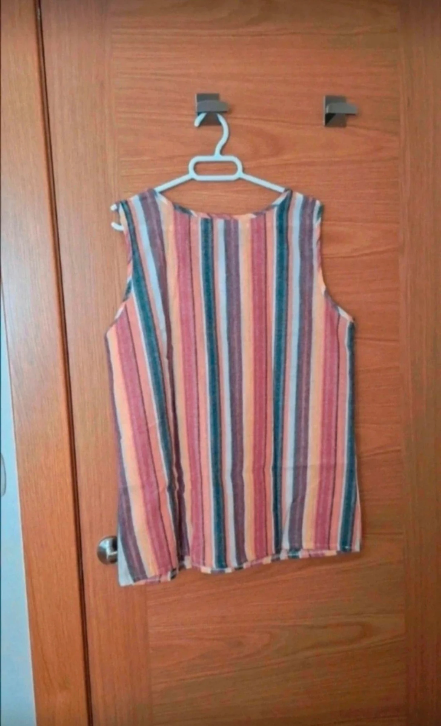 Women's blouse, asymmetrical neckline, sleeveless, size M – photo 2